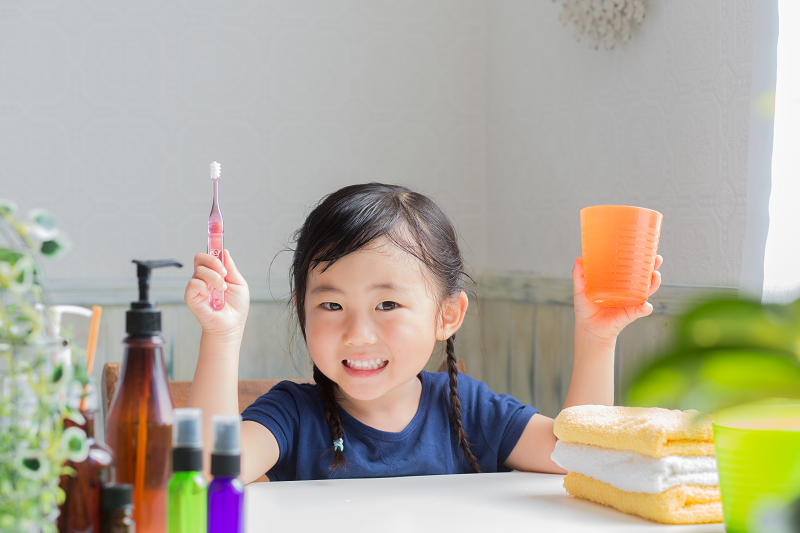 Teach your naughty children how to brush their teeth easily and have healthy teeth.